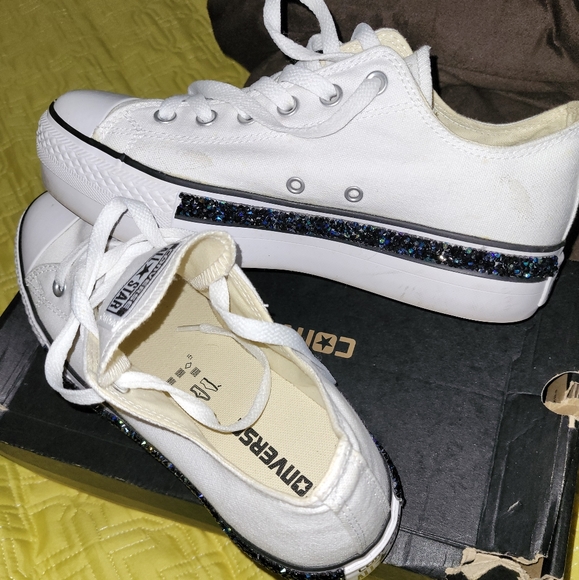 Converse - Picture 1 of 1